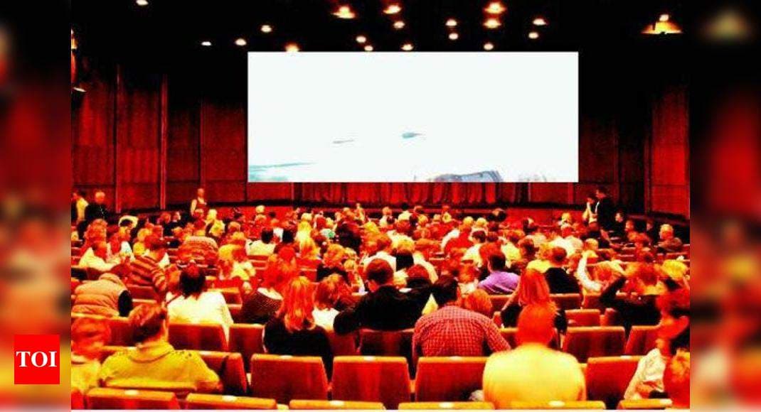 पटना के वोटर को आधी कीमत पर सिनेमा हॉल में पिक्चर देखने का मिलेगा मौका