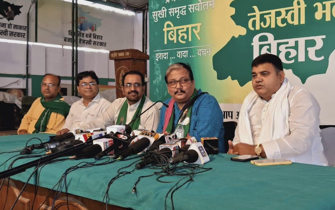 आरजेडी ने अधिकारियों को चेताया, व्यक्तिगत आदेश के बजाय संवैधानिक प्रावधान के अनुसार उठाएं कदम