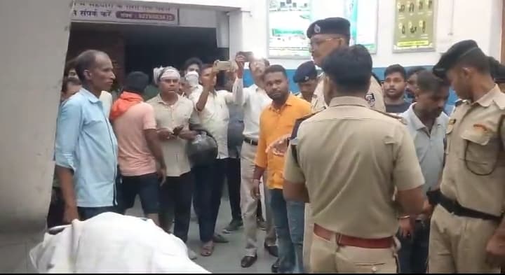 बेखौफ अपराधियों ने सरेआम युवक की गोली मार हत्या दी..