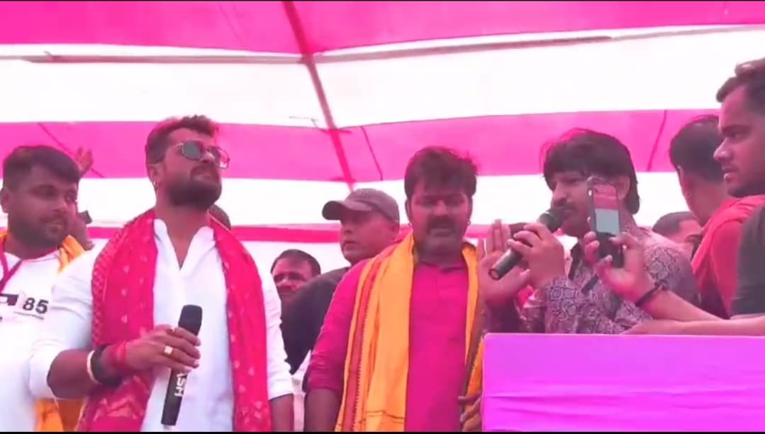 पवन सिंह और खेसारी लाल यादव के चुनावी कार्यक्रम में बेकाबू हुई भीड़, फिर..
