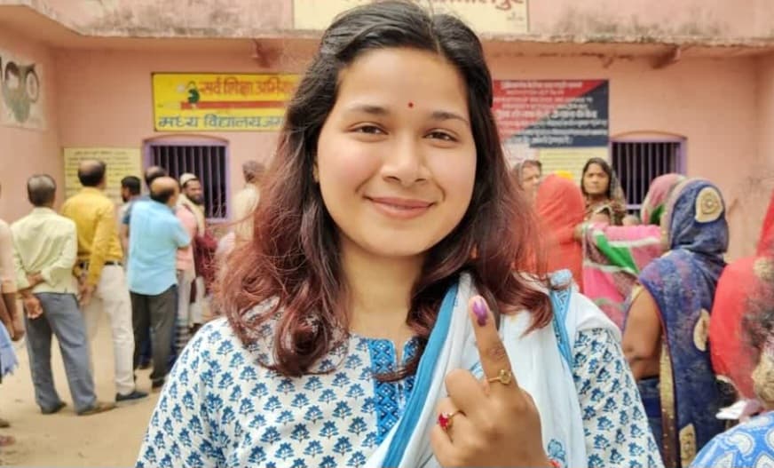 डॉक्टर साहब ने जब चलाया जागरूकता अभियान, तो सात समंदर पार से बेटी करने पहुंच गई मतदान