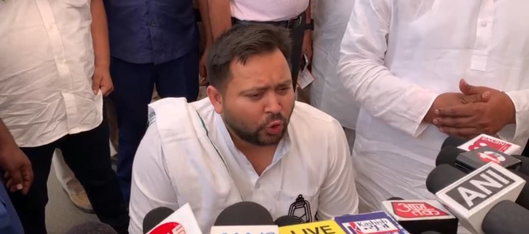 तेजस्वी का बयान कल के रोड शो में नीतीश दिखे असहज