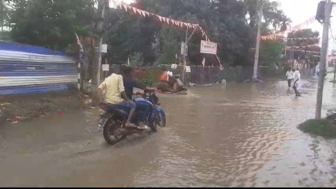 कुछ ही देर की बारिश में पूर्णिया नगर निगम की खुली पोल