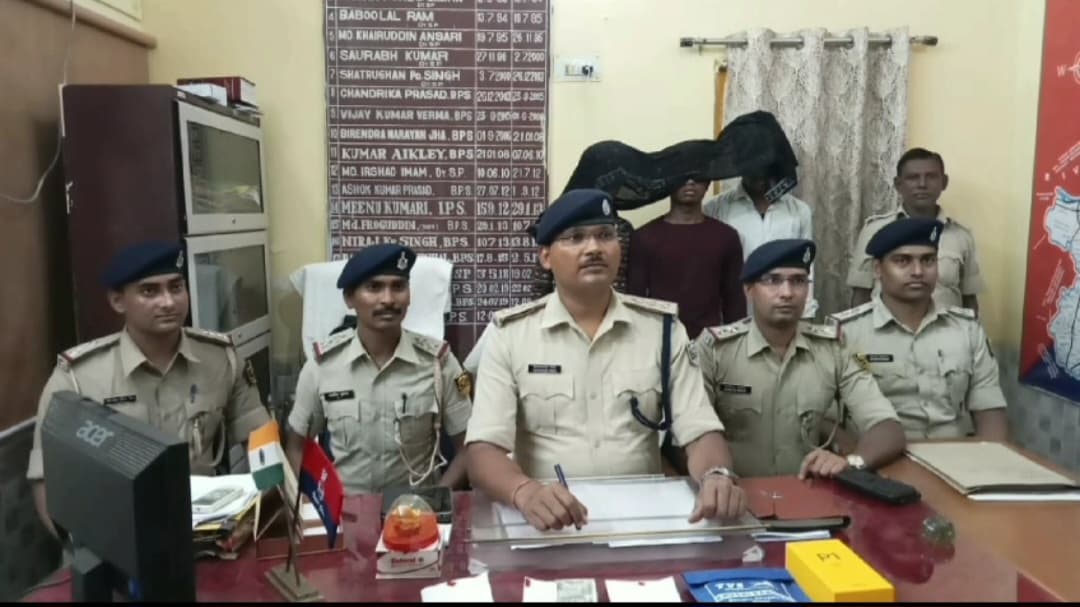 भागलपुर पुलिस ने लूट गिरोह का किया उद्वेदन, राशि के साथ आरोपी गिरफ्तार