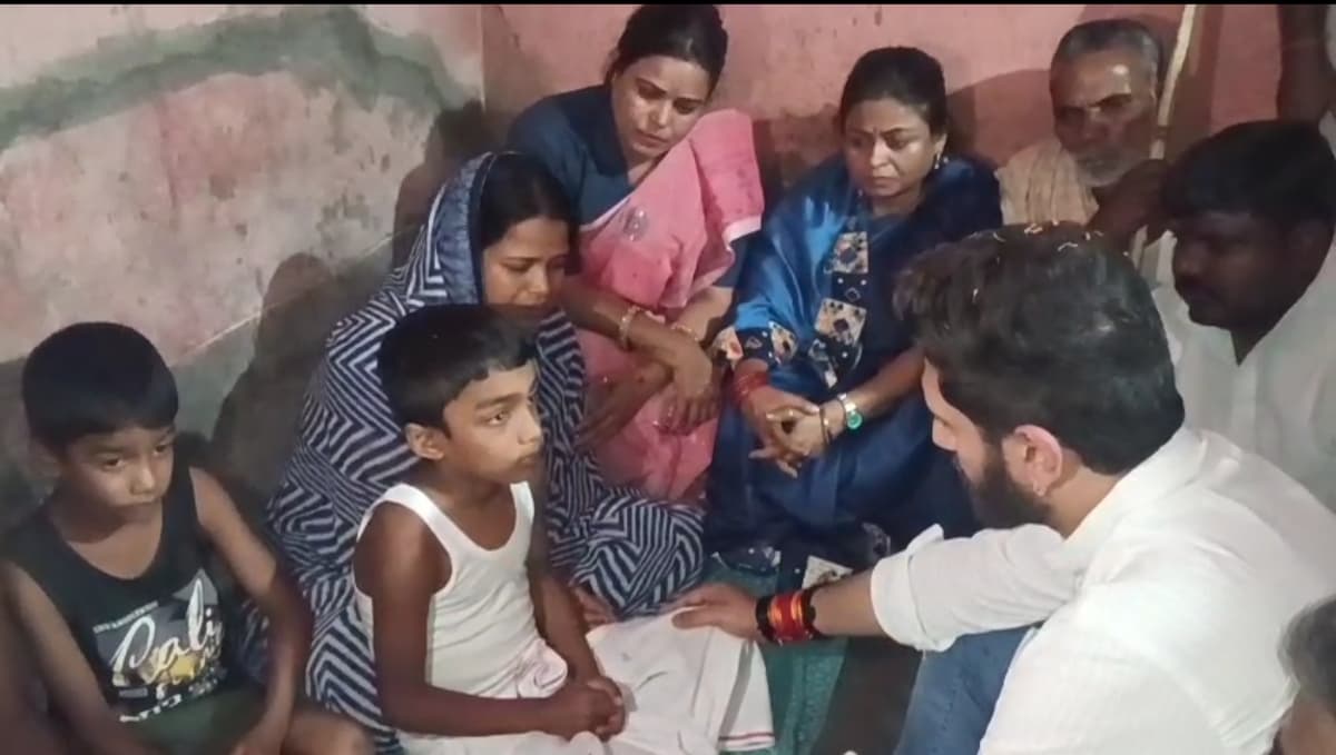 शहीद सिकंदर राउत के परिजन से मिले चिराग पासवान, MP के मंत्री विजय शाह के खिलाफ दिया बड़ा बयान..