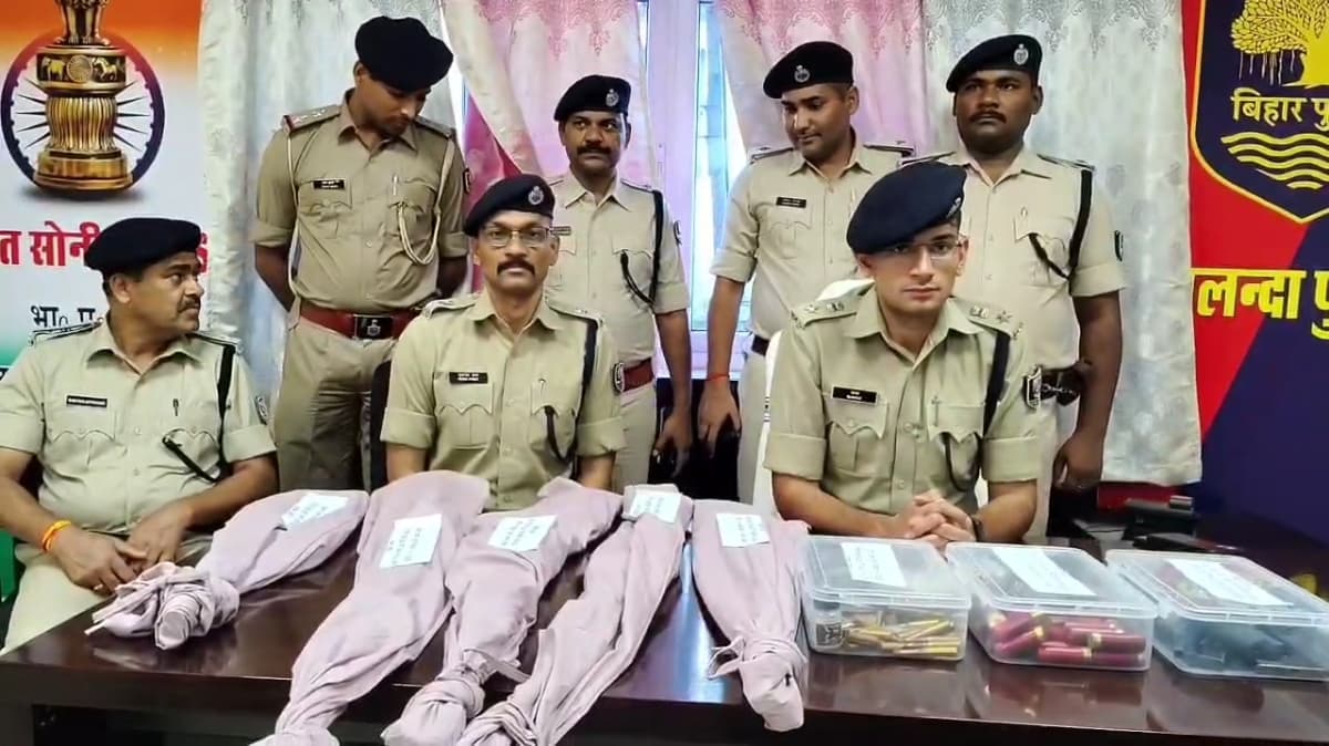 विदेशी आर्म्स का शौकीन JDU नेता, घर से मिला हथियारों का जखीरा.जानें डिटेल..