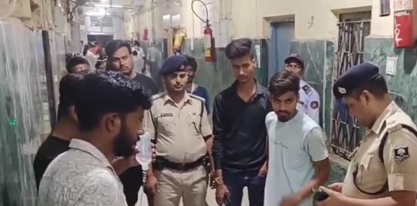 राजधानी पटना के खाजेकला थाना क्षेत्र में ताबड़तोड़ फायरिंग..