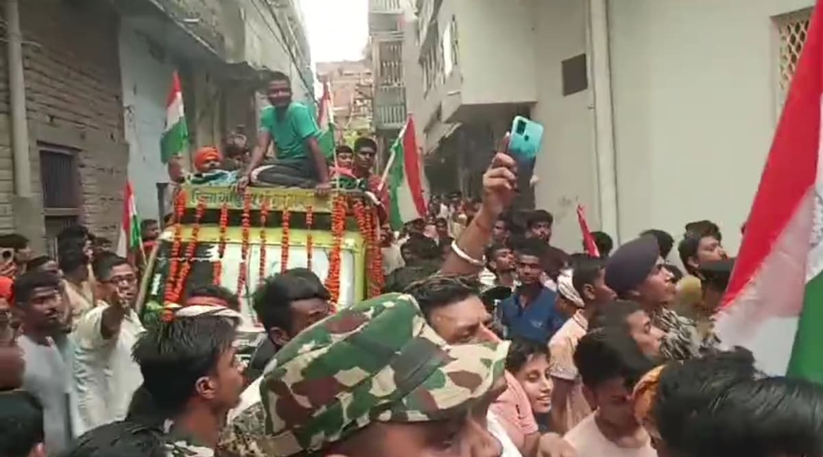 STF जवान विकास का हुआ अंतिम संस्कार, प्रशासन और परिजनों ने नम आंखों से भी विदाई.