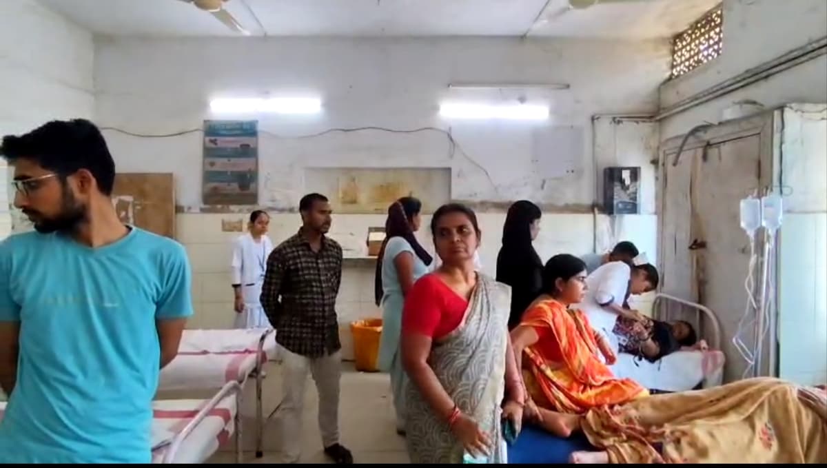 पटना के बाढ़ में ट्रेनिंग के दौरान अचानक 50 शिक्षक हुए बीमार..