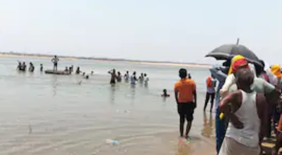 रोहतास में अंतिम संस्कार में गए पिता-पुत्र समेत 3 सोन नदी में डूबे..