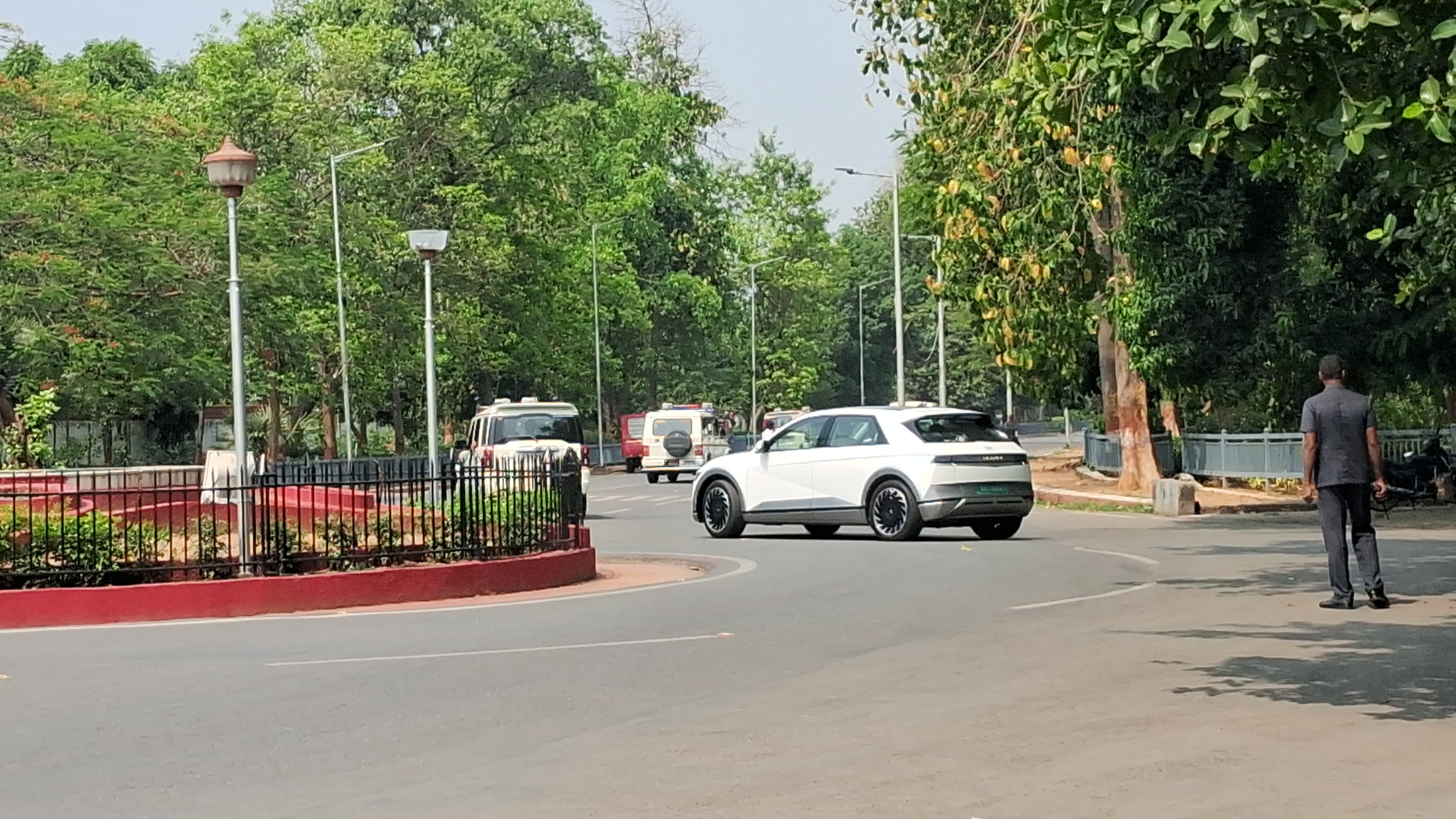 सीएम नीतीश कुमार सुबह सुबह निकले करीबी से मिले