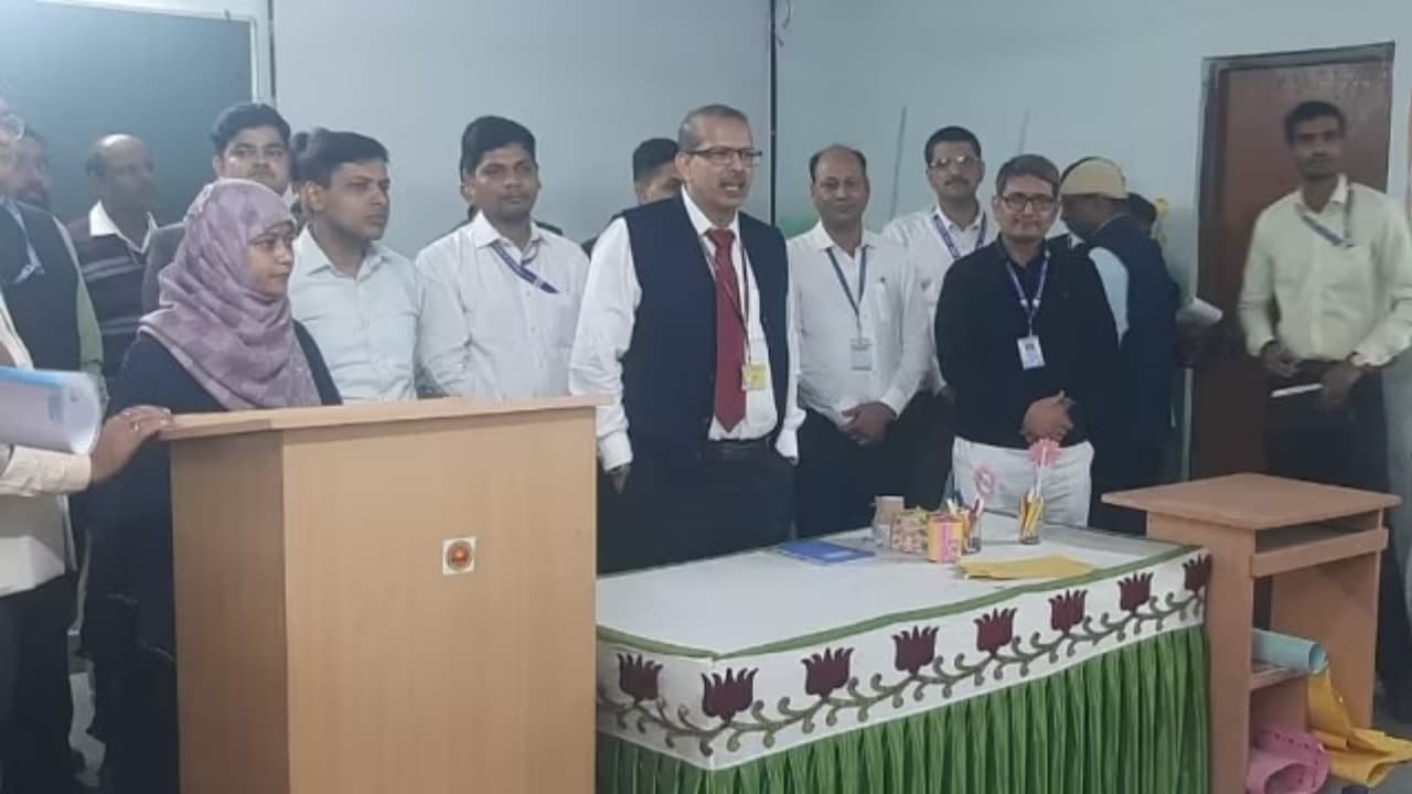 बिहार के नए शिक्षकों को केके पाठक ने दी चेतावनी, कहा- 'गांव में नहीं रहना है तो जा सकते हैं'