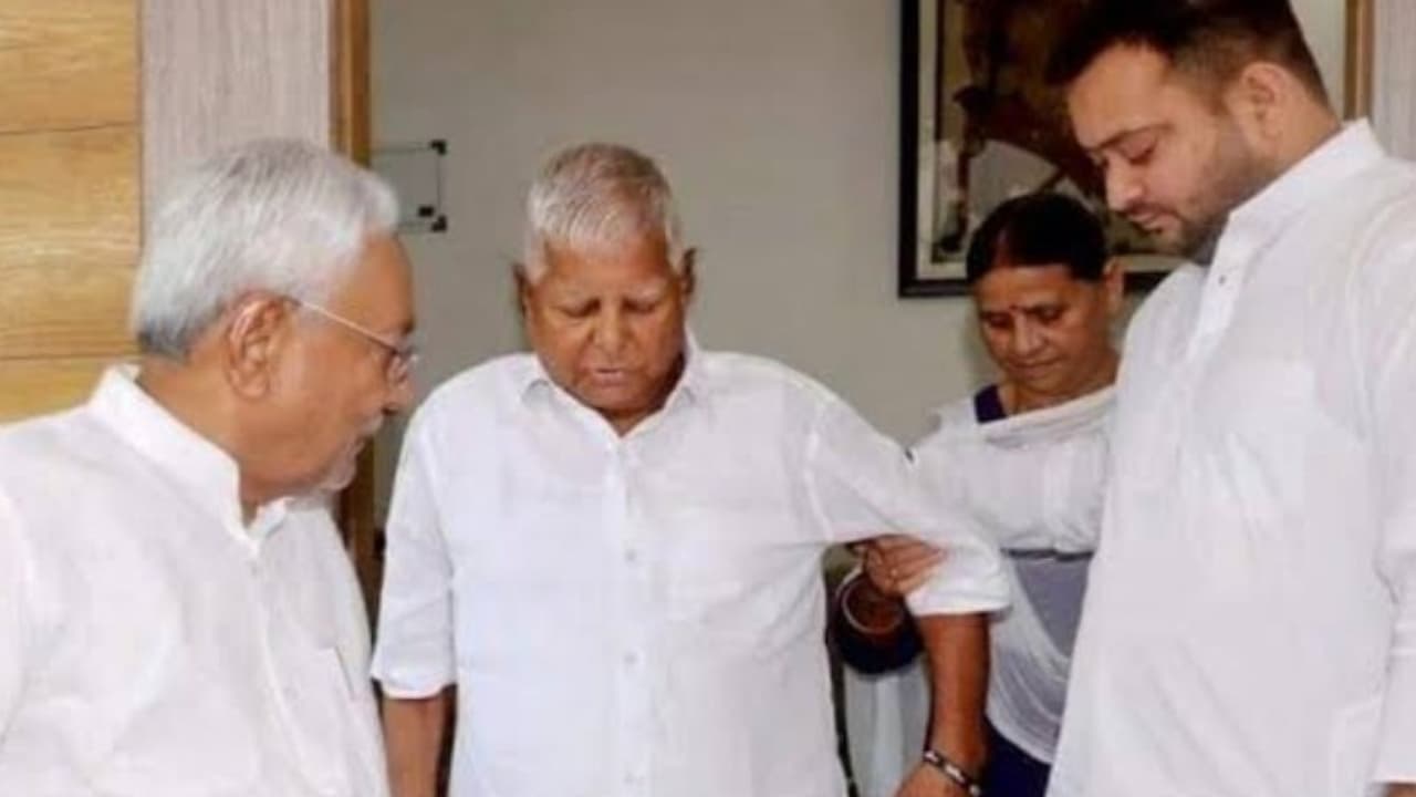 CM नीतीश की लालू-तेजस्वी के साथ बंद कमरे में मीटिंग, चढ़ा राजनीतिक पारा