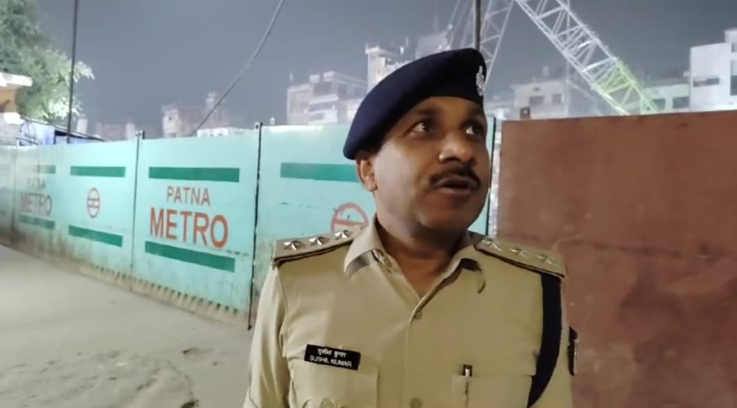 राजधानी पटना में थाना परिसर में एक व्यक्ति ने खुद के शरीर में लगाई आग..