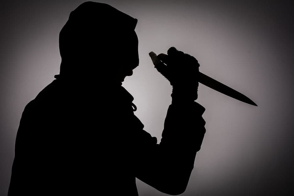 अररिया में एक दुकानदार ने महिला ग्राहक का नाक काट दिया..