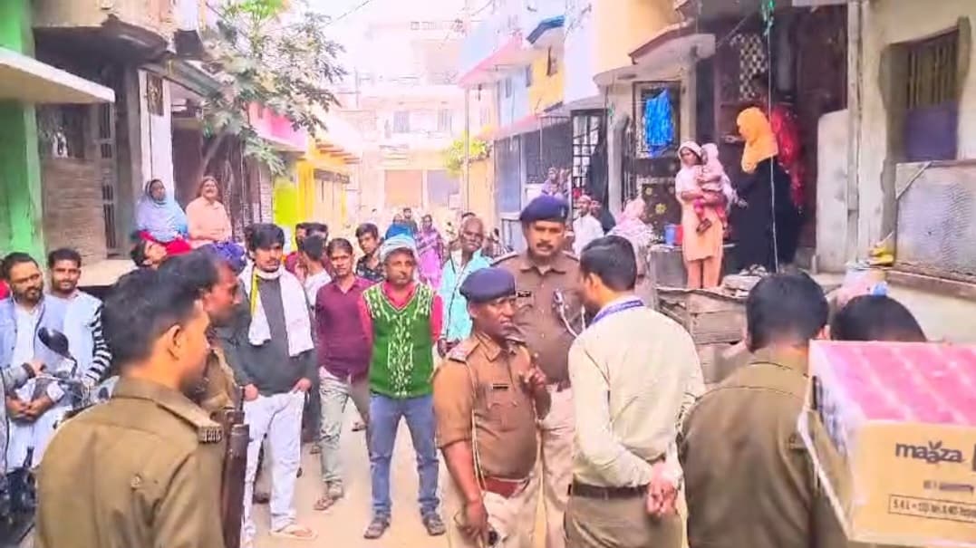 शर्मसार :पश्चिम चंपारण में फुआ ने अपने 6 माह के भतीजे को छत से नीचे फेंका..