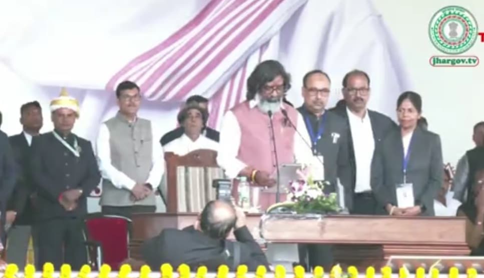 हेमंत सोरेन ने झारखंड के मुख्यमंत्री के रूप में चौथी बार ली शपथ,INDIA गठबंधन ने दिखाई ताकत..