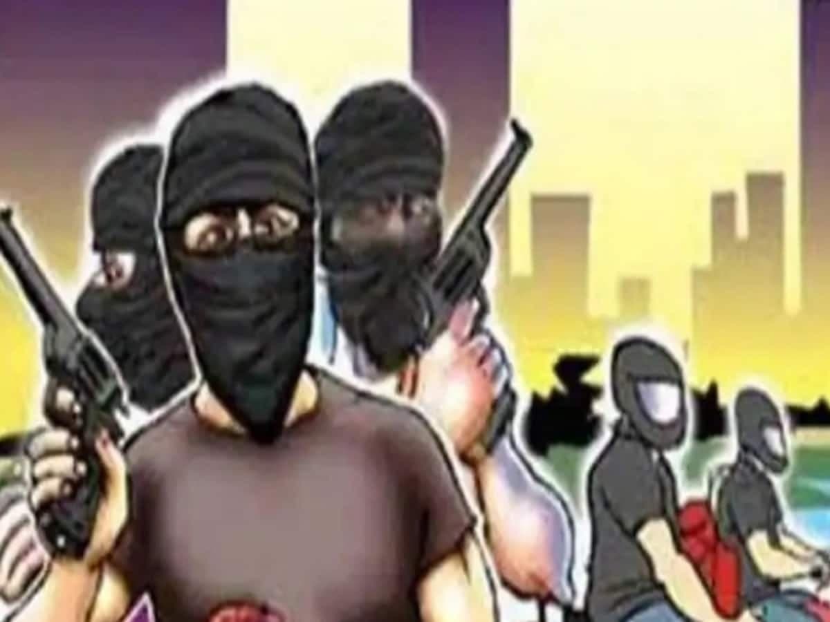 सारण में अपराधियों ने कपड़ा व्यापारी को मारी गोली,2 लाख लूटा..