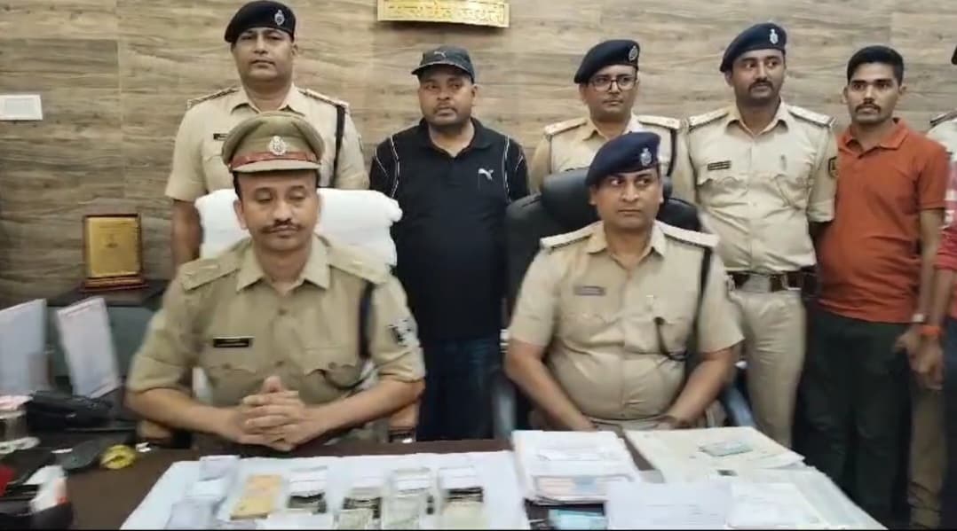 ऑनलाइन परीक्षा में फर्जीवाड़ा, मुन्ना भाई समेत 35 गिरफ्तार..