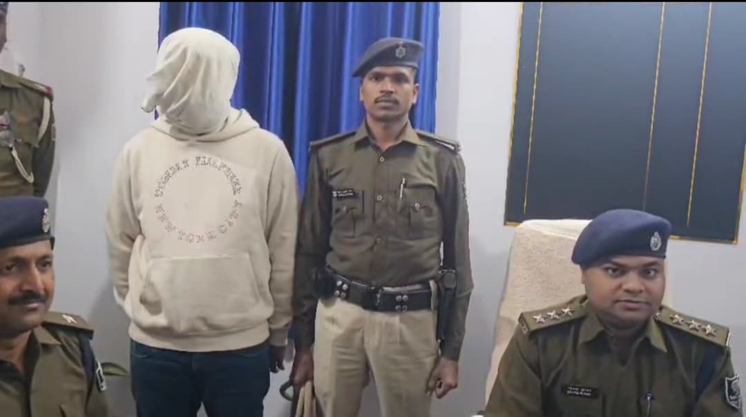 पटना STF ने एक लाख के इनामी कुख्यात अपराधी को किया गिरफ्तार..