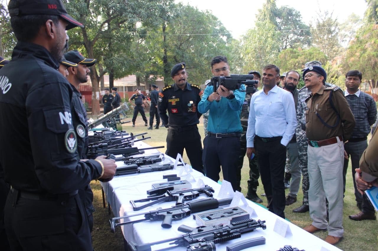 एनएसजी ने रांची में नक्सल विरोधी जंगल अभ्यास किया....