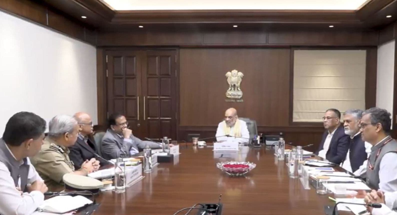 दिल्ली ब्लास्ट मामले में गृह मंत्रालय का बड़ा फैसला, जांच एजेंसियों के साथ बैठक के बाद अमित शाह ने...