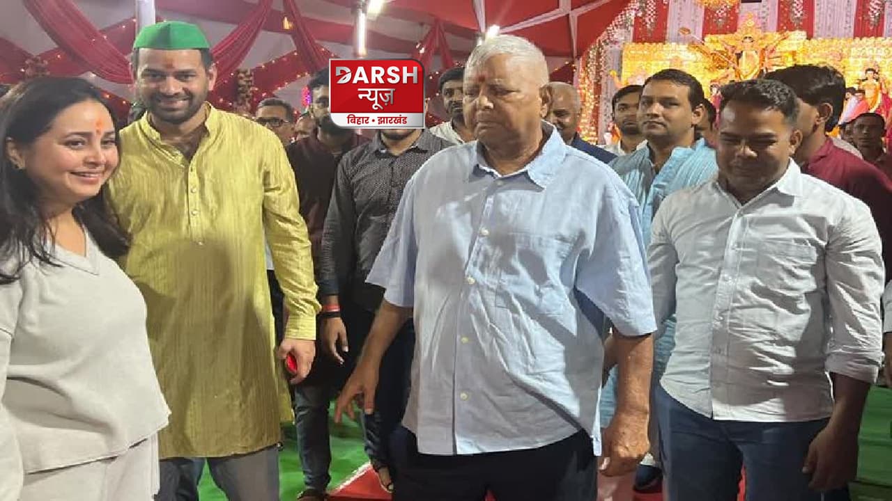 लालू यादव पहुंचे बांके बिहारी मंदिर, बेटी रोहिणी आचार्य के साथ माता की उतारी आरती, देखें वीडियो