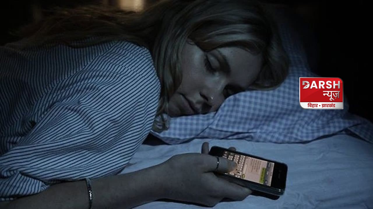 क्या सीने, सिर के पास फोन रखने से कैंसर, ब्रेन ट्यूमर होता है? सही जानकारी जान लें