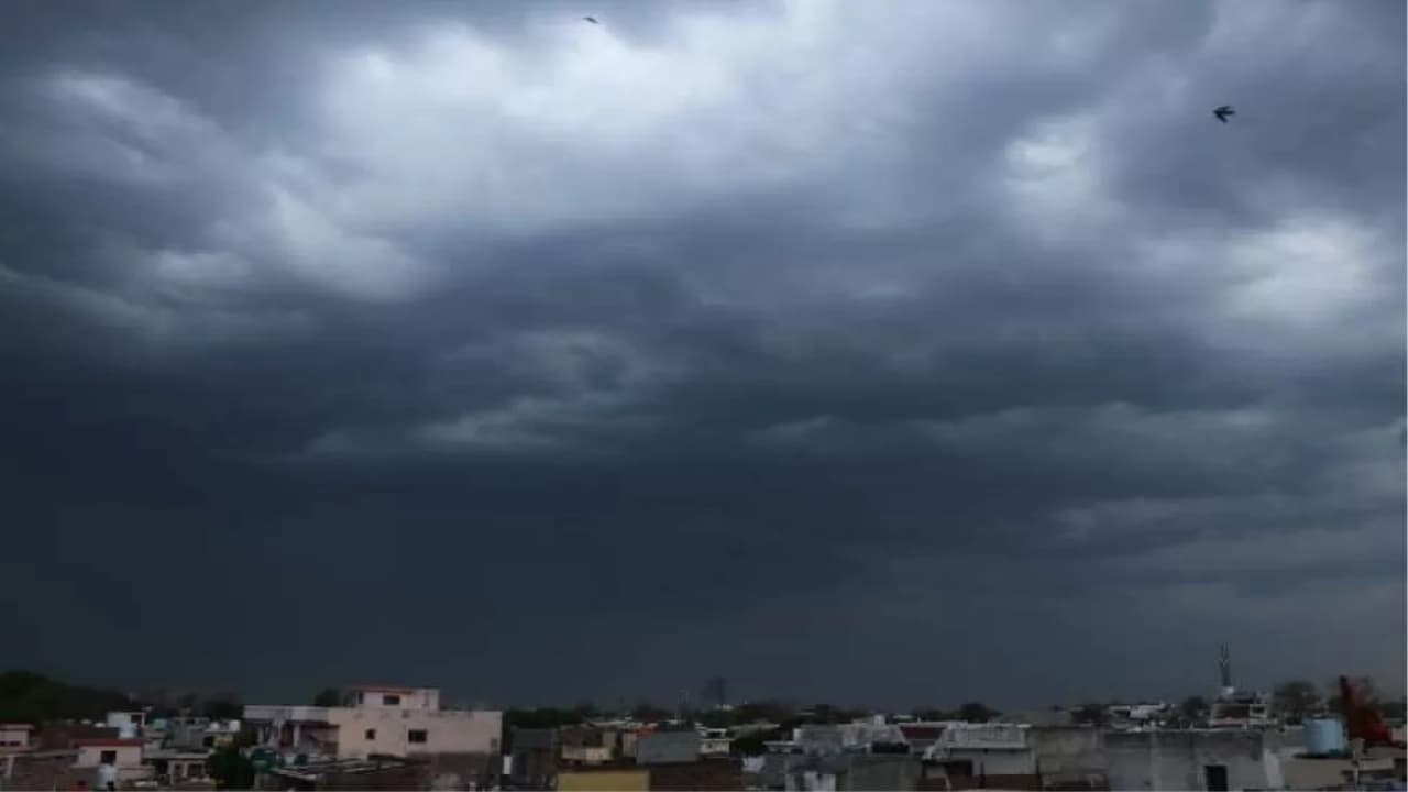 राजधानी पटना समेत 17 जिलों में भारी बारिश का पूर्वानुमान, मेघ गर्जन के साथ वज्रपात की चेतावनी