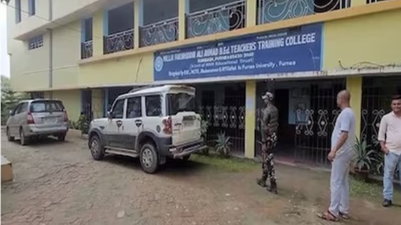 बिहार के 3 जिलों में आयकर विभाग की छापेमारी, 50 से अधिक अधिकारी समेत SSB के जवान शामिल