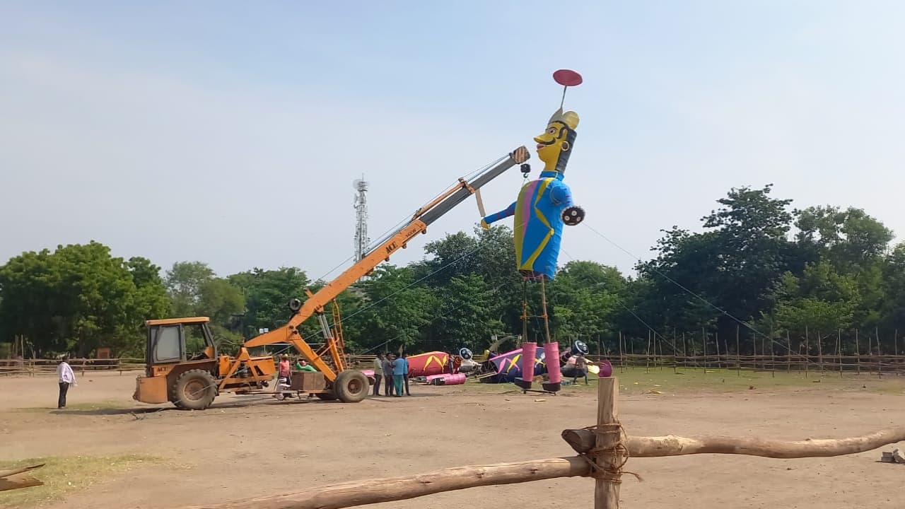 गया में तैयार है 60 फीट वाला रावण, ऐतिहासिक गांधी मैदान में कार्यक्रम की भव्य तैयारी