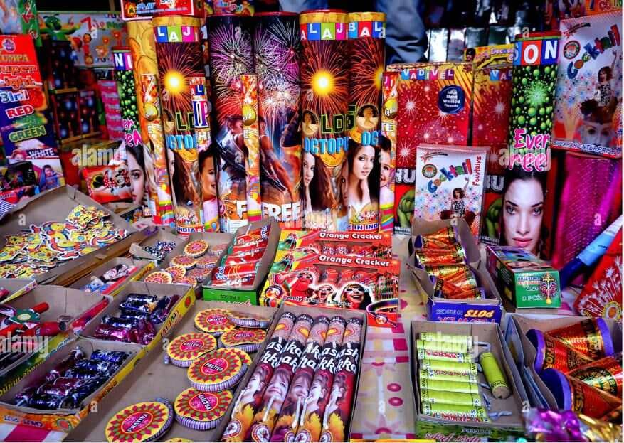 दीपावली से पहले बक्सर पुलिस ने 100 टन पटाखा जप्त किया..