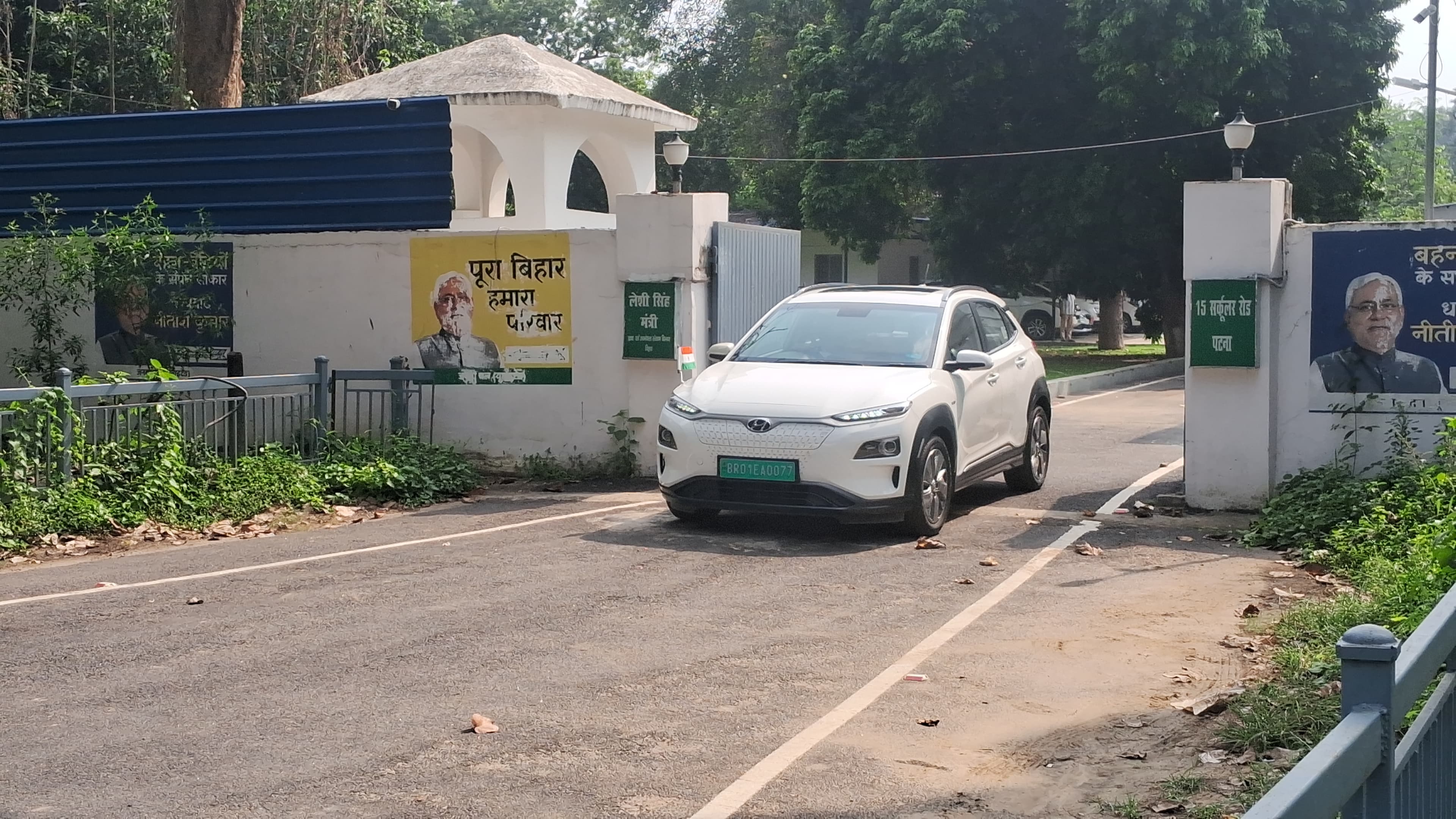 सीएम नीतीश कुमार मंत्री लेसी सिंह की स्वास्थ्य की जानकारी लेने उनके घर पहुंचे