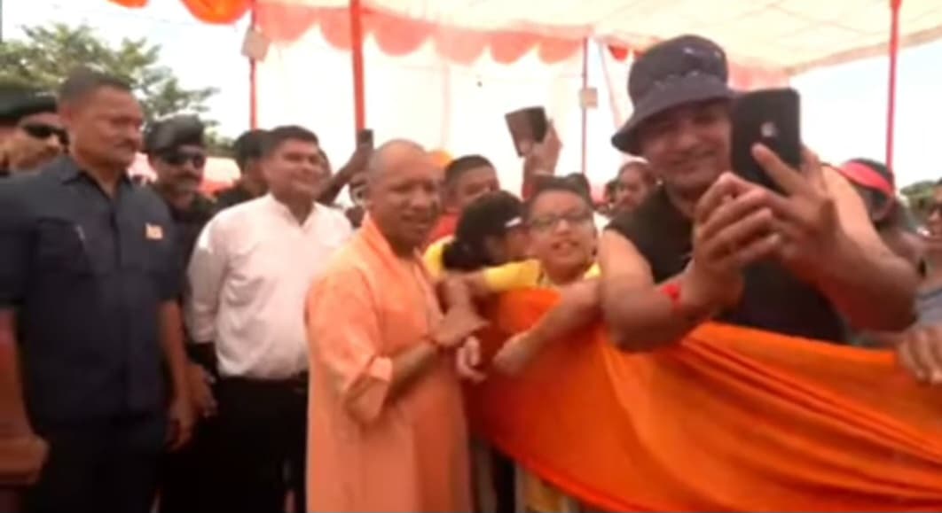 CM योगी आदित्यनाथ ने खिलाड़ियों को किया पुरस्कृत..