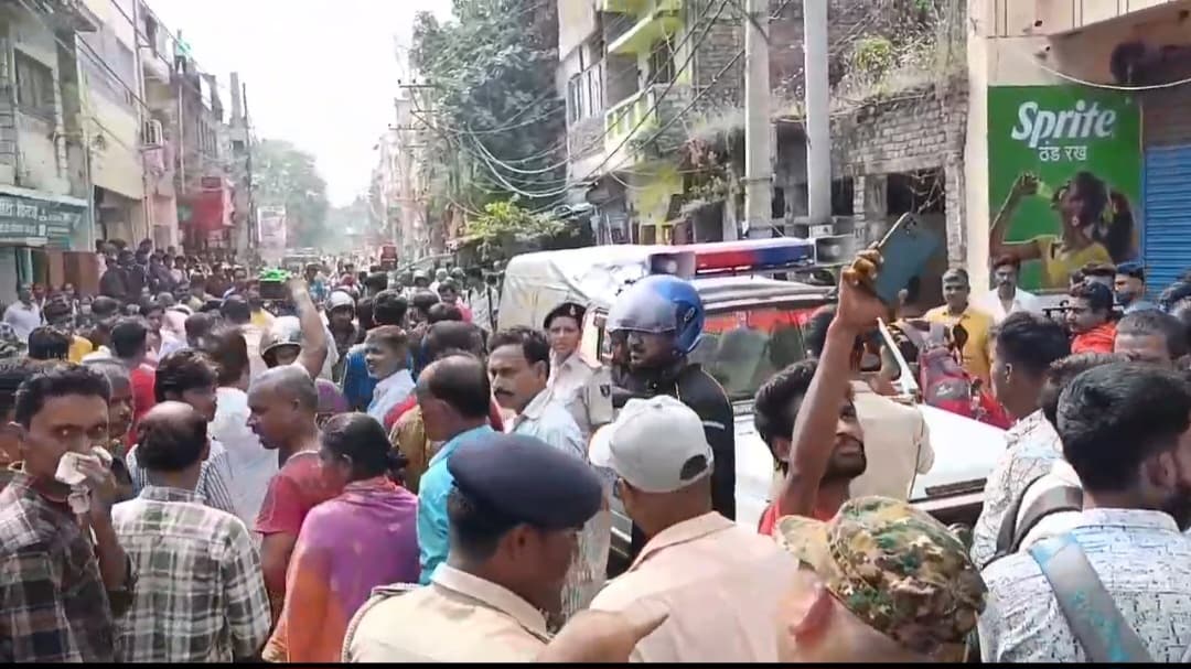 सनसनी : पुतोहू से हुआ विवाद तो ससुर ने अपने बेटे को ही जिंदा जला दिया..