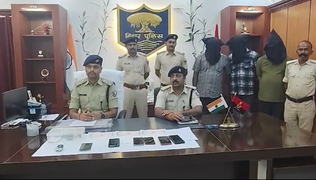 कटिहार पुलिस ने अपहरण कर फिरौती मांगने के 3 आरोपी को रंगे हाथ पकड़ा