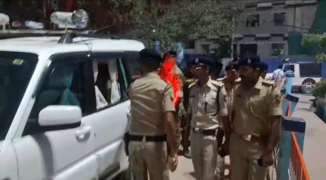 गोपालगंज में अपराधियों का तांडव : पहले सिविल कोर्ट में कैदी पर फायरिंग , फिर उस पर फायरिंग करने वाले पर फायरिंग.