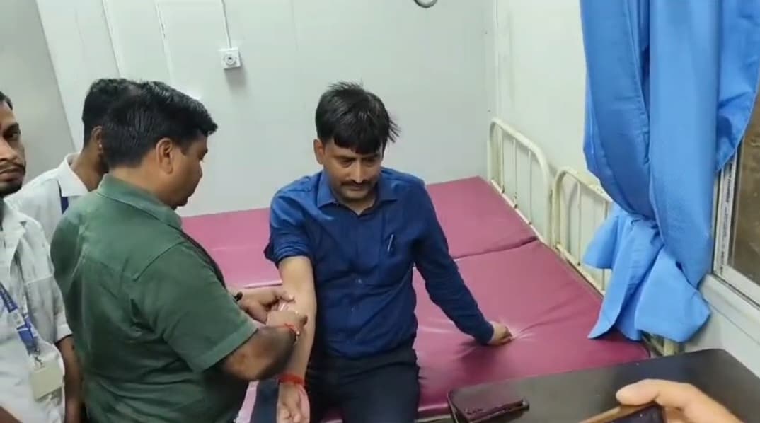 जब चेयरमैन क़े पति ने कार्यपालक पदाधिकारी को पीटना शुरू कर दिया, फिर..