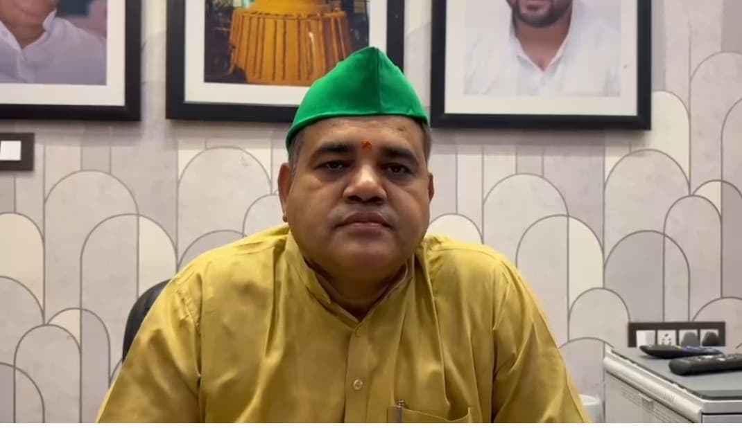 नेता प्रतिपक्ष तेजस्वी यादव के आवास खाली करने पर चोरी का आरोप पर मंत्री के क्लीन चिट पर राजद प्रवक्ता का बयान