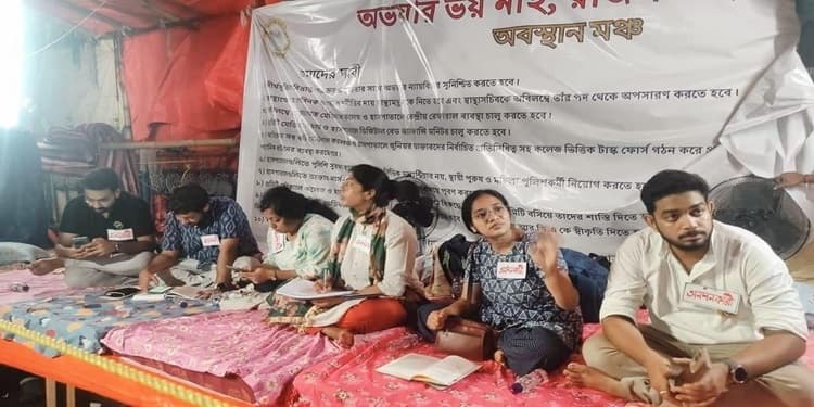 Junior Doctors Hunger Strike: आरजीकर अस्पताल मामले में भूख हड़ताल पर बैठे एक और डॉक्टर की तबीयत बिगड़ी, जानें क्या हैं मुख्य मांगे