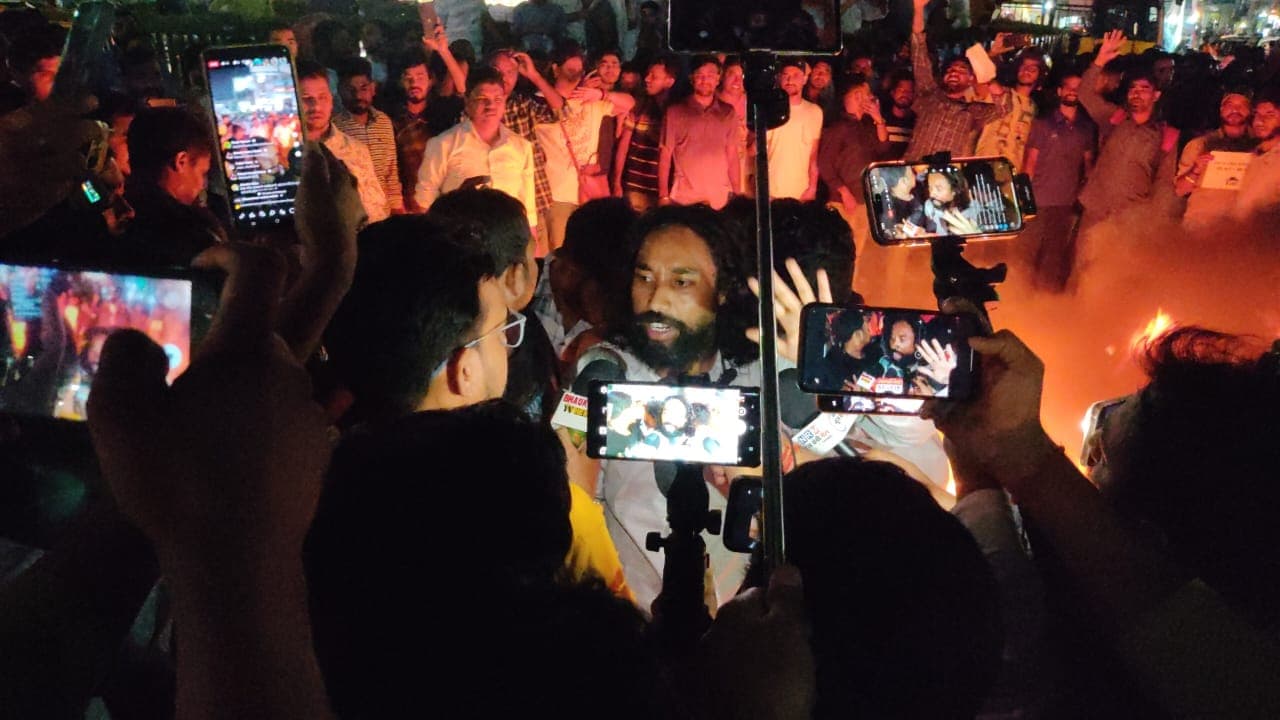 पेपर लीक और 72 क्वेश्चन रिपीट के आधार जेएसएससी सीजीएल परीक्षा रद्द करने को लेकर, देवेन्द्र नाथ महतो के नेतृत्व में सभी जिला मुख्यालयों में मसाल जुलूस...