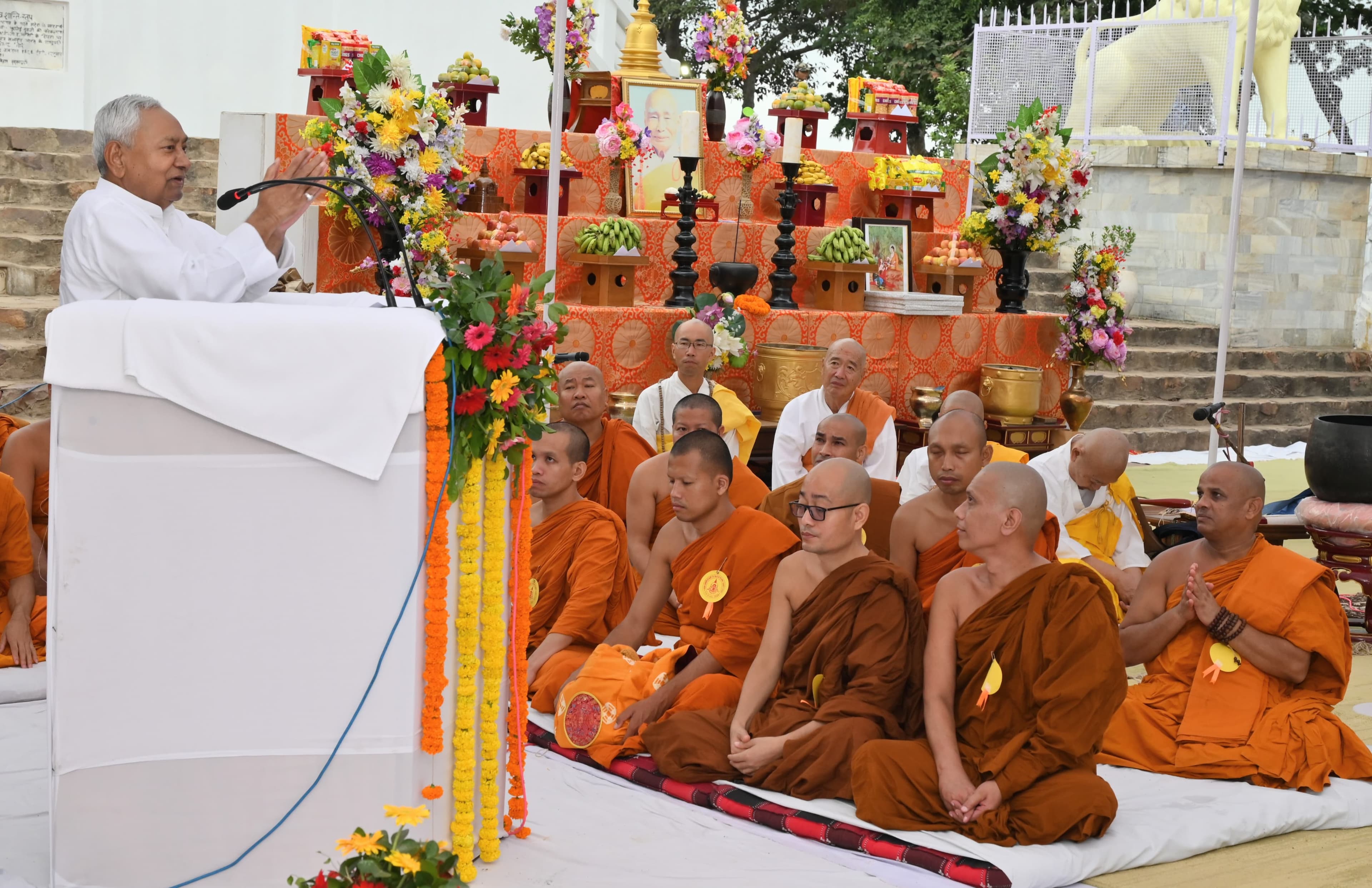 राजगीर में विश्व शांति स्तूप स्थापना समारोह में शामिल हुए CM नीतीश