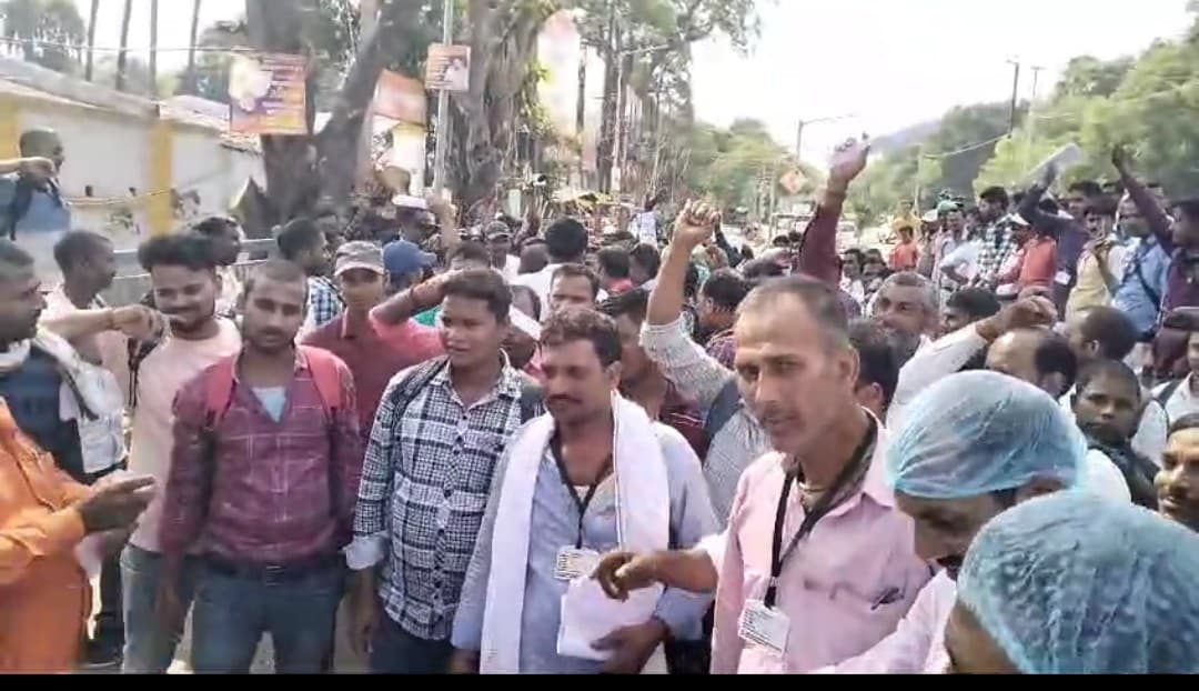 पशुपालन विभाग के कर्मचारी ने घेर लिया बीजेपी कार्यालय