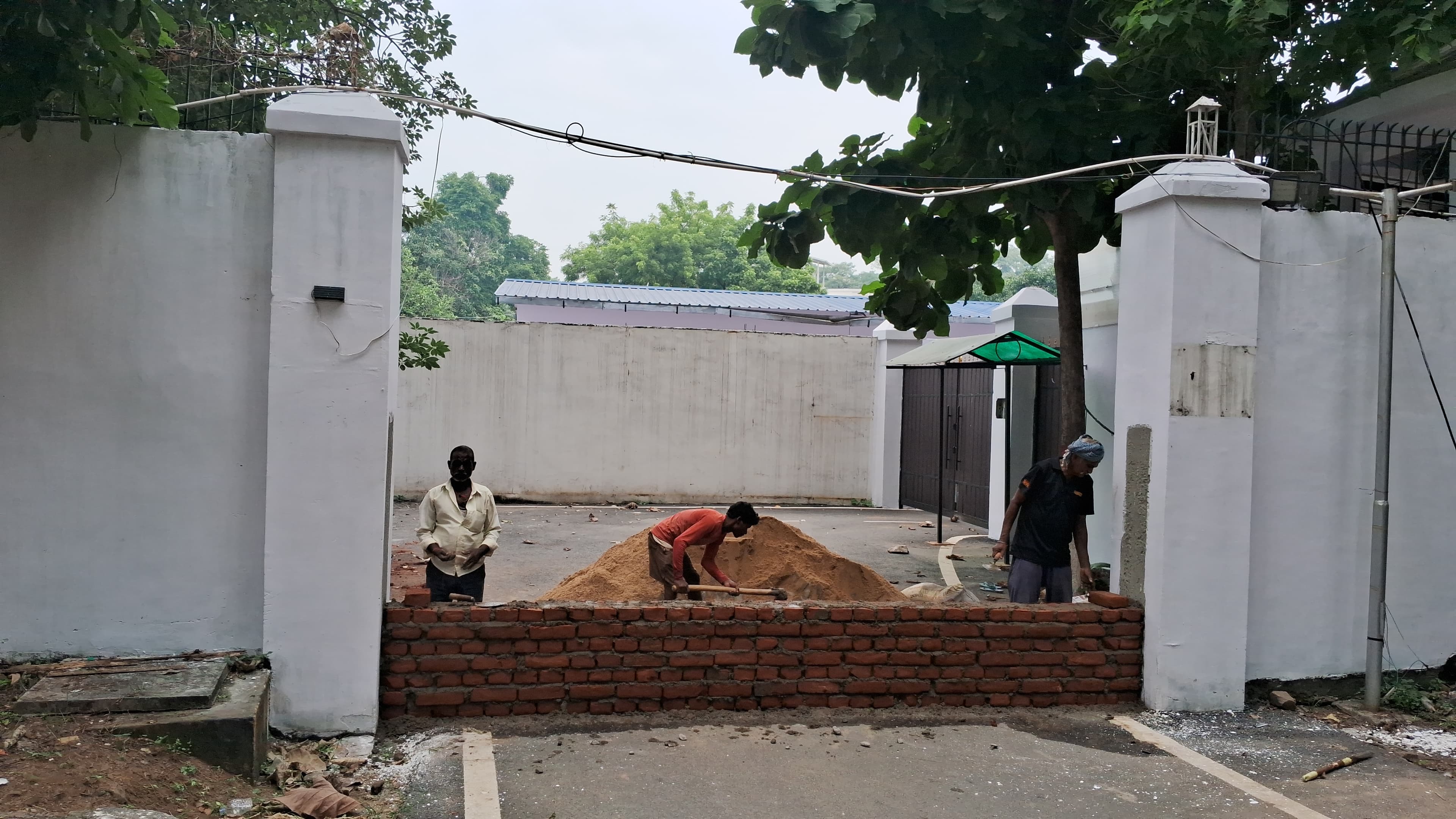 सम्राट चौधरी को डर सताने लगा वास्तुदोष के कारण पिछला दरवाजा को कराया बंद