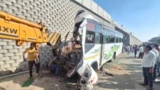यात्रियों से भरी बस पुलिया से टकराई, मौके पर 12 की मौत 30 घायल