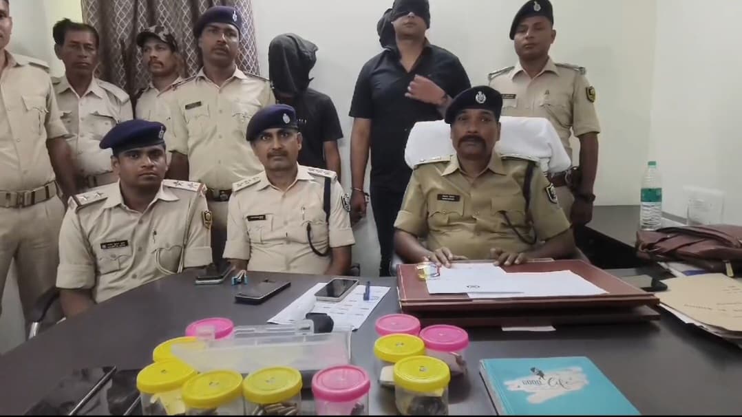 मेयर और जमीन कारोबारी की हत्या के कुख्यात अभियुक्त को मुजफ्फरपुर पुलिस ने किया गिरफ्तार,