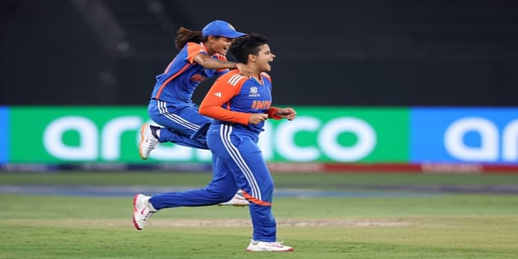 INDW vs SLW: श्रीलंका को हराकर भारतीय महिला क्रिकेट टीम ने लगाई लंबी छलांग, समझें सेमीफाइनल का समीकरण