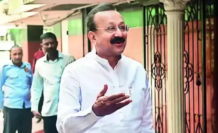 BREAKING :पूर्व मंत्री और NCP नेता बाबा सिद्दीकी की गोली मारकर हत्या ..