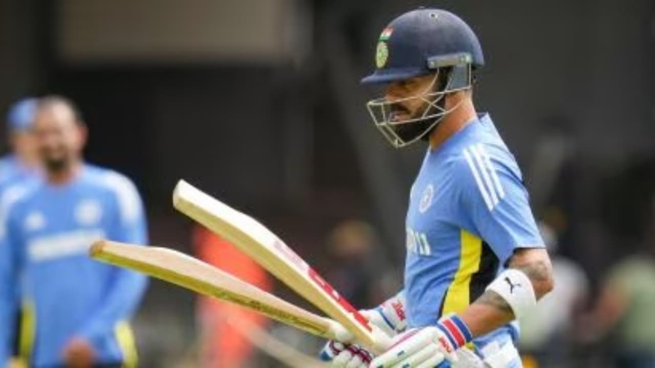 भारत-न्यूजीलैंड टेस्ट मैच से पहले विराट कोहली कर रहे तैयारी, गेंदबाजों को दे रहे टिप्स