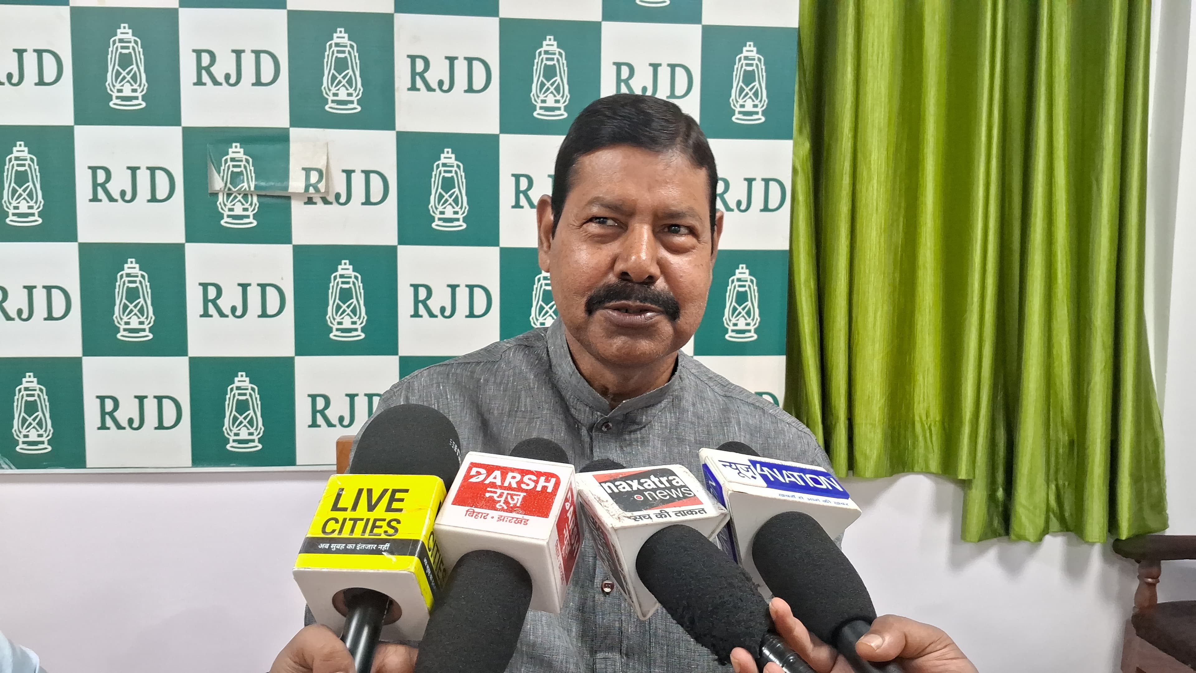 सम्राट चौधरी आवास वास्तुदोष के कारण पिछला दरवाजा बंद करने पर राजद विधायक भाई वीरेंद्र ने ली चुटकी